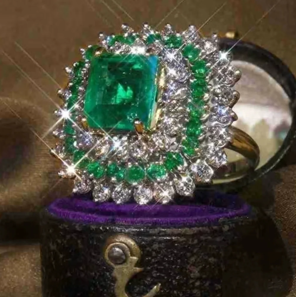 New stunning green women's size 6 ring